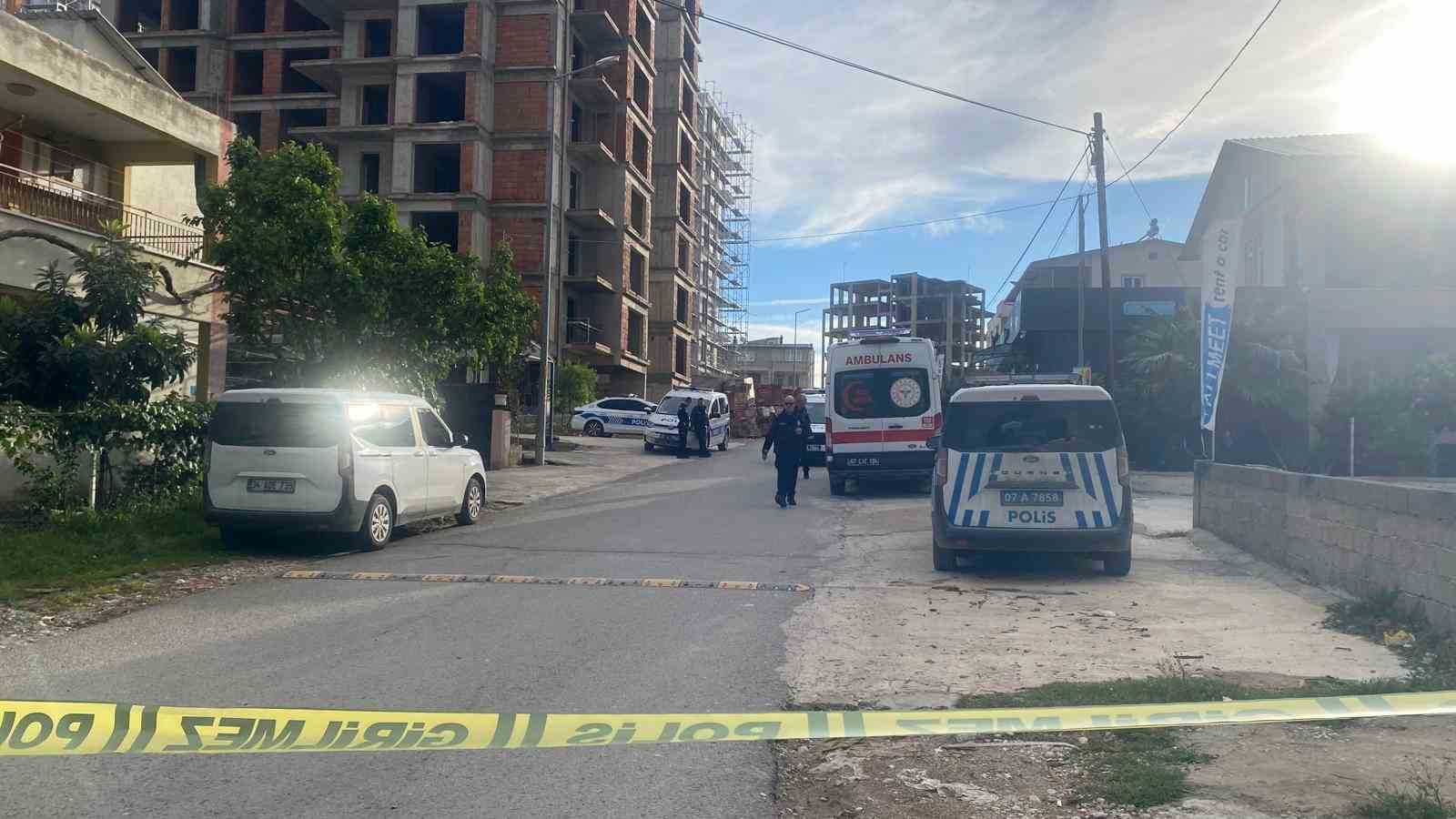 tartistigi esi telefonlara bakmiyor diye catiya cikti 4 BnA9D5VH