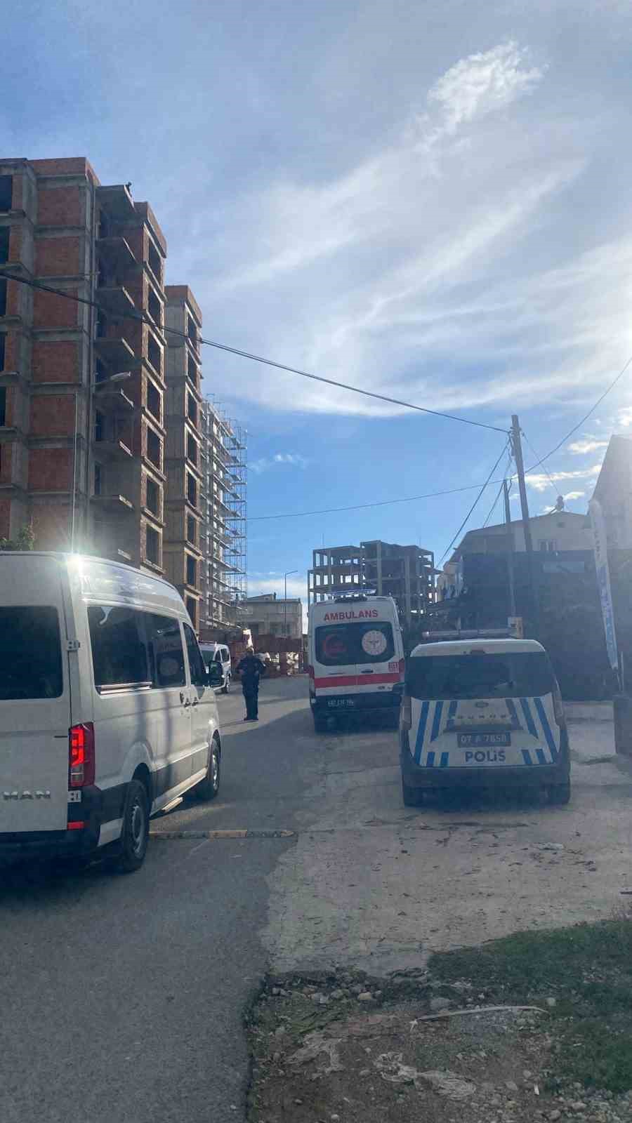 tartistigi esi telefonlara bakmiyor diye catiya cikti 7 PNZUkZAm