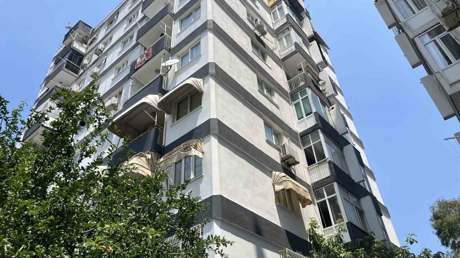 tartistigi esinin basina cekicle vurup bogazindan bicakladi 2 9byEGT5d