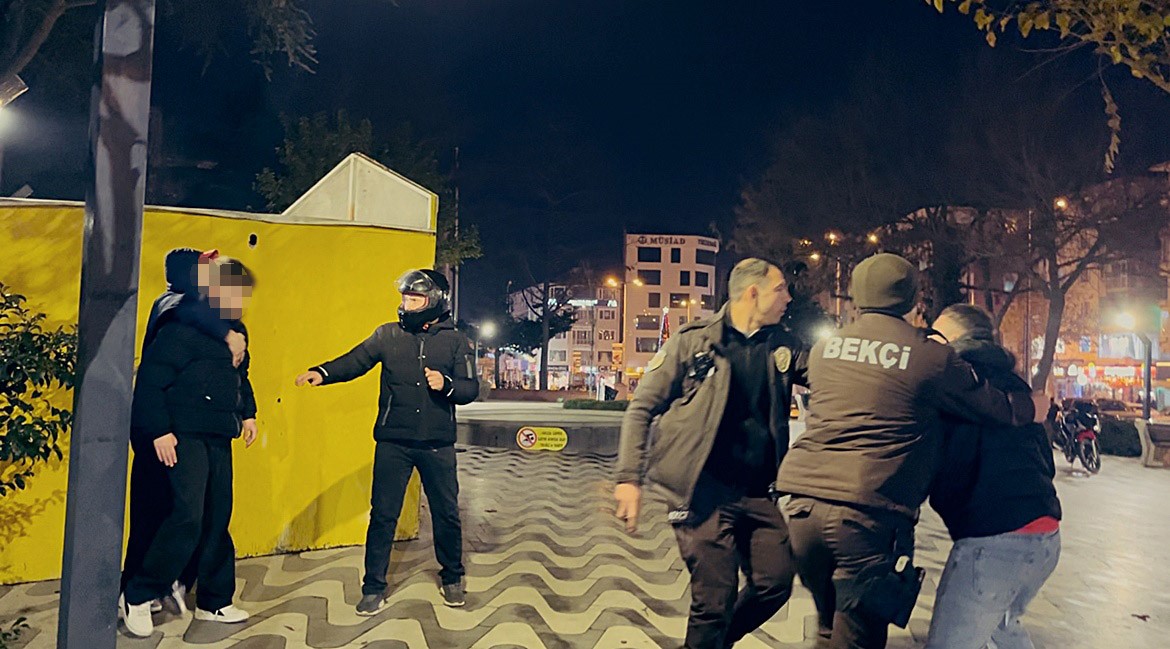 tartistigi gencin basinda icki sisesini kirdi 3 XiawwMQu