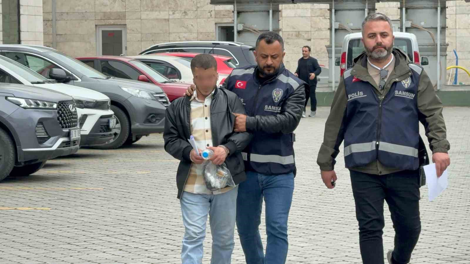 Tartıştığı kişinin aracına tüfekle ateş açan zanlı tutuklandı 4 tartistigi kisinin aracina tufekle ates acan zanli tutuklandi 0 ZYPS8faD