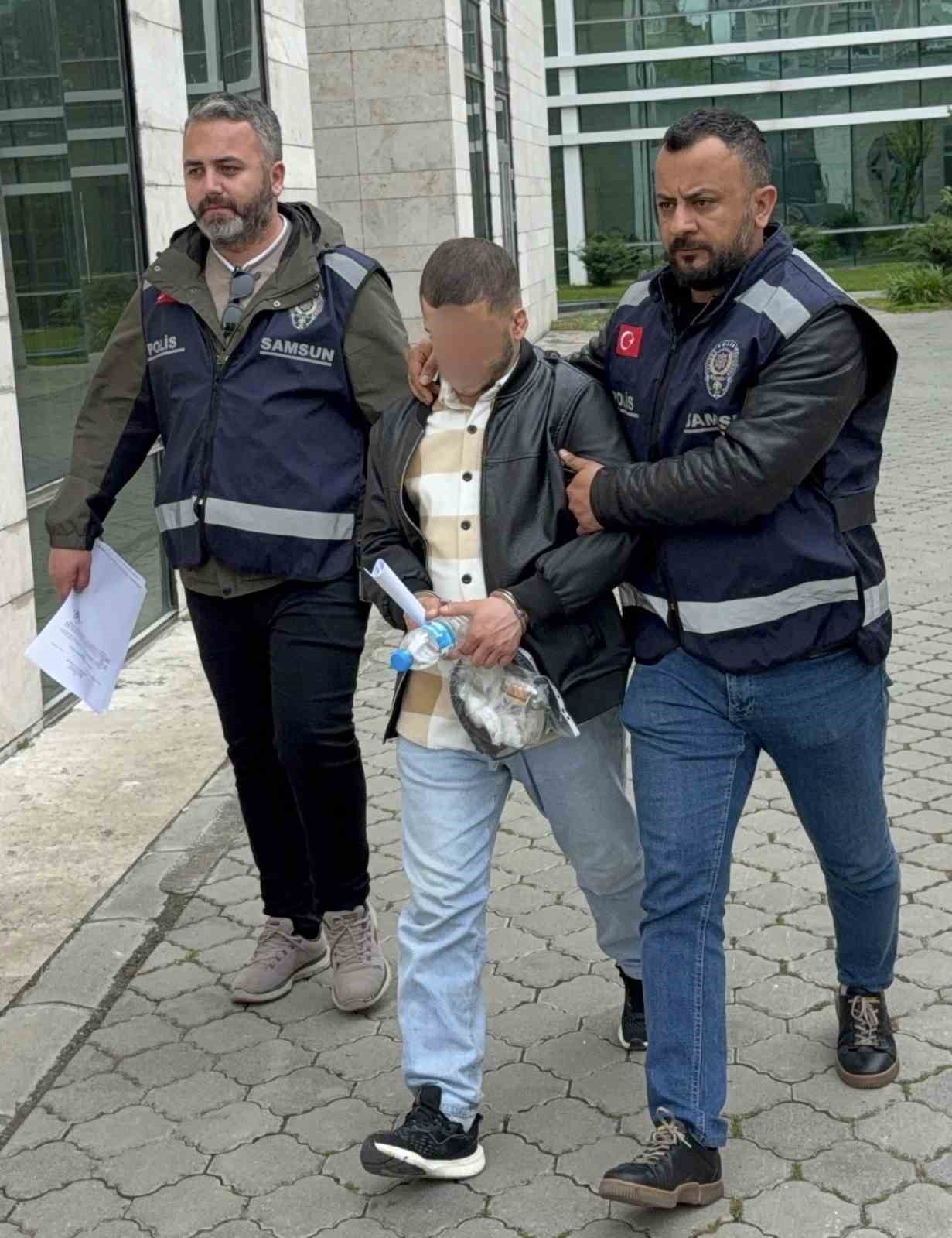 Tartıştığı kişinin aracına tüfekle ateş açan zanlı tutuklandı 5 tartistigi kisinin aracina tufekle ates acan zanli tutuklandi 1 saOt5vlw