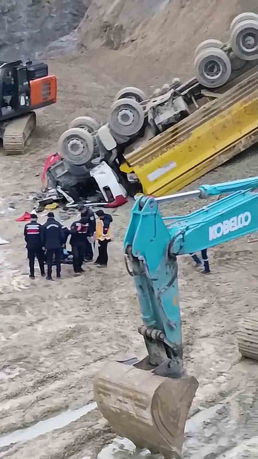 tas ocaginda ucuruma yuvarlanan kamyonun surucusu hayatini kaybetti 0 N7VCmvjj