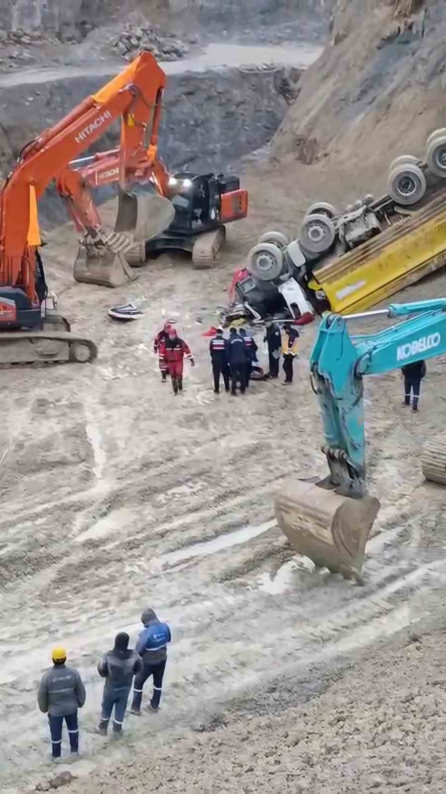 tas ocaginda ucuruma yuvarlanan kamyonun surucusu hayatini kaybetti 1 lS3gYSOm