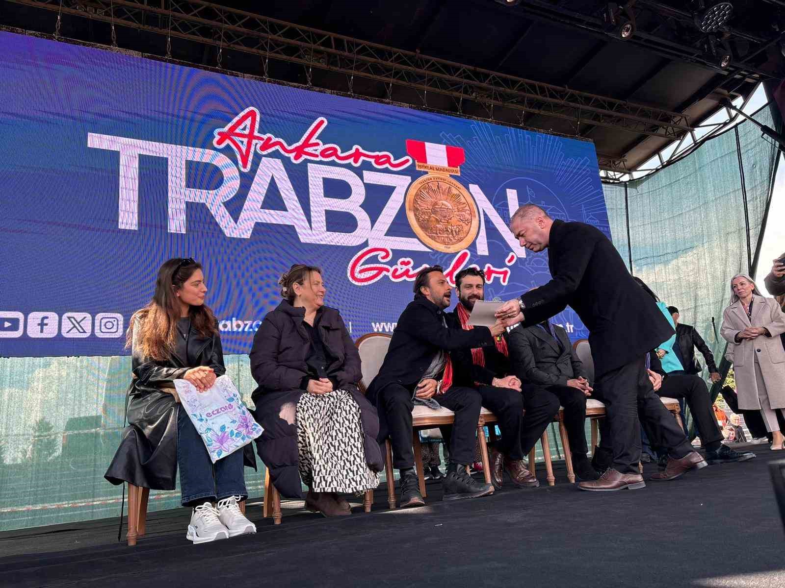 tasacak bu deniz oyunculari trabzon gunlerinde hayranlariyla bulustu 1 wjUJuE9v