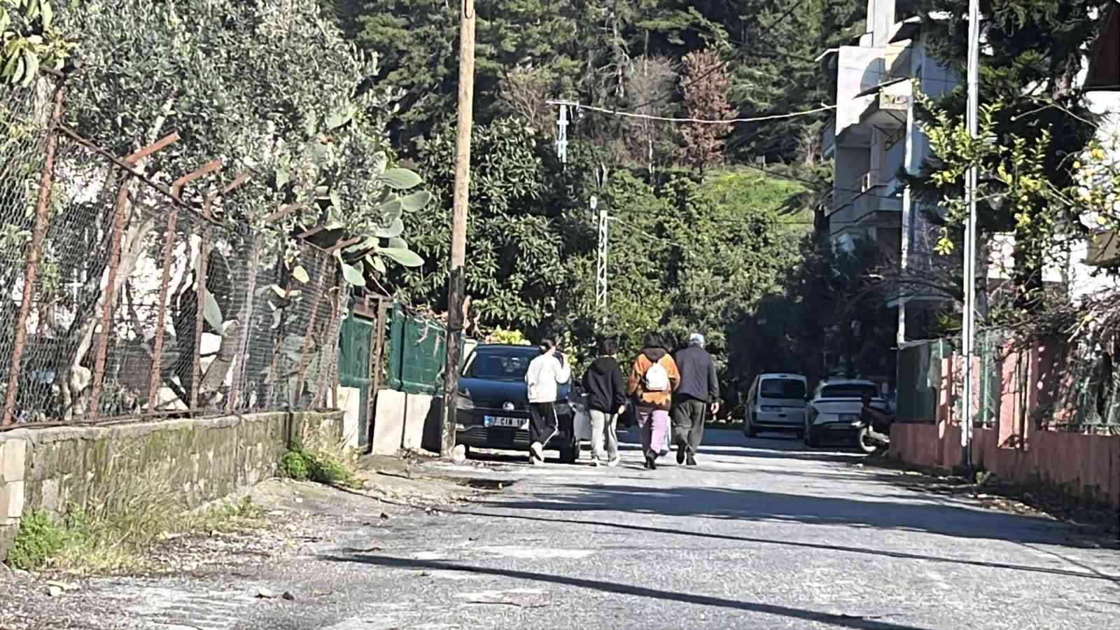 tasan caydaki isletme yikildi sulara kapilmak uzere olan bir kopek son anda kurtarildi 3 EE9r1CPg