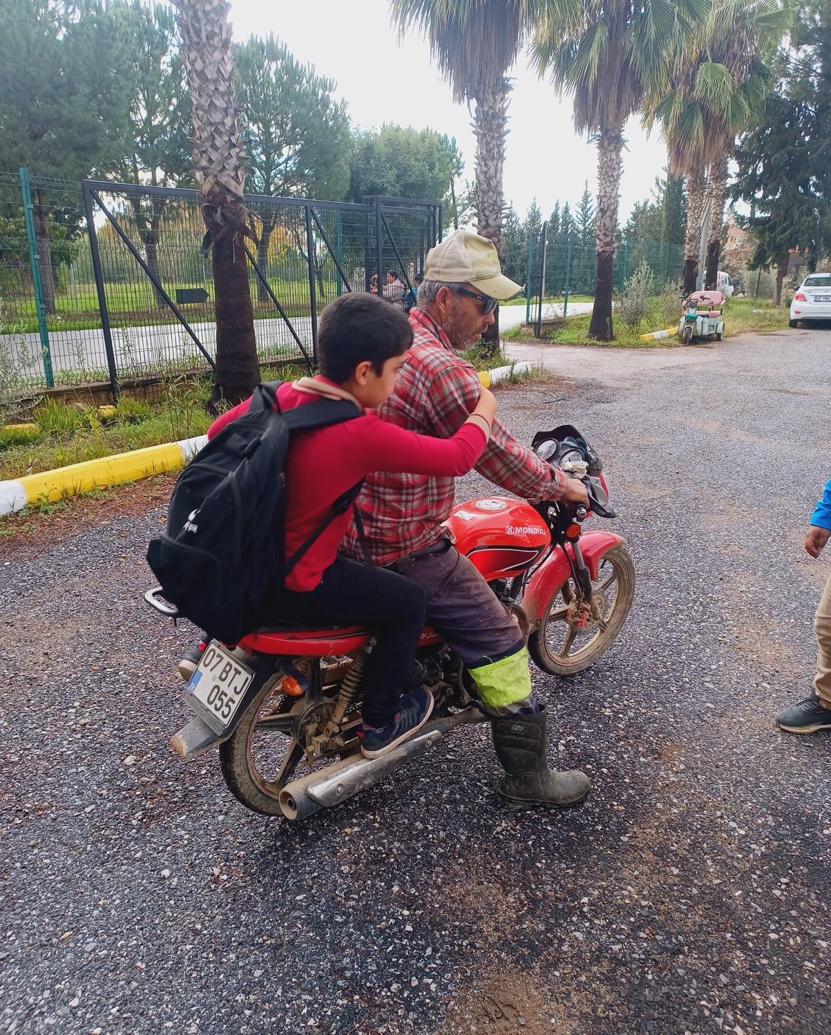 tasimali egitimde servis ihalesine giren olmadi traktor ve motosikletler okul servisi oldu 5 MjzXOCGp