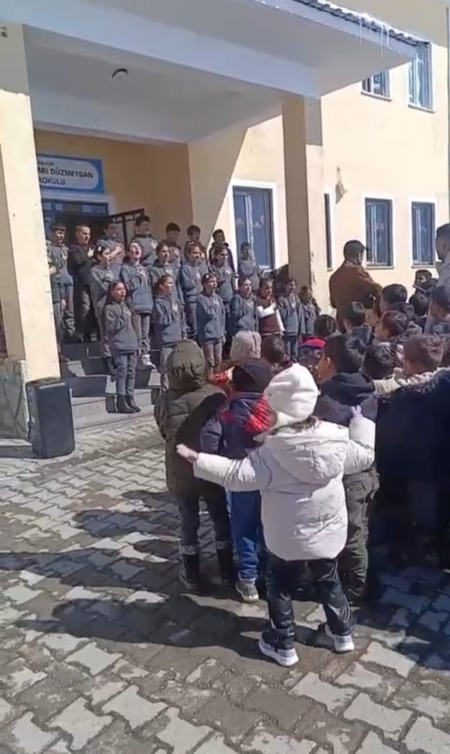taslicayda ramazan etkinliginde minik kizin ilahiye esligi tebessum olusturdu 1
