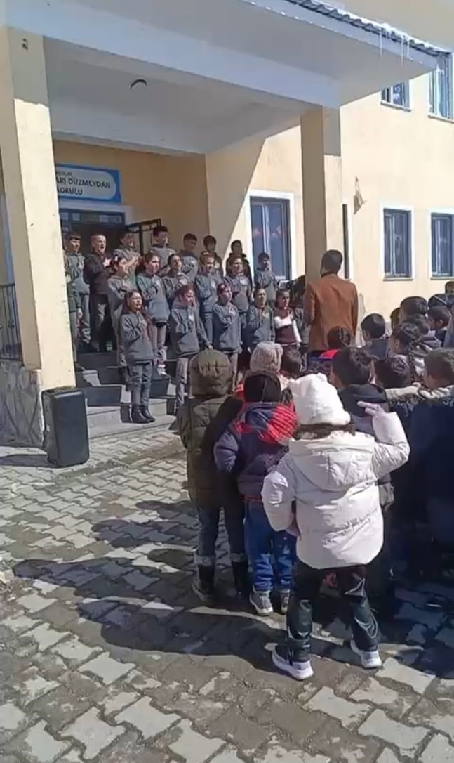 taslicayda ramazan etkinliginde minik kizin ilahiye esligi tebessum olusturdu 2 KHlznzHK