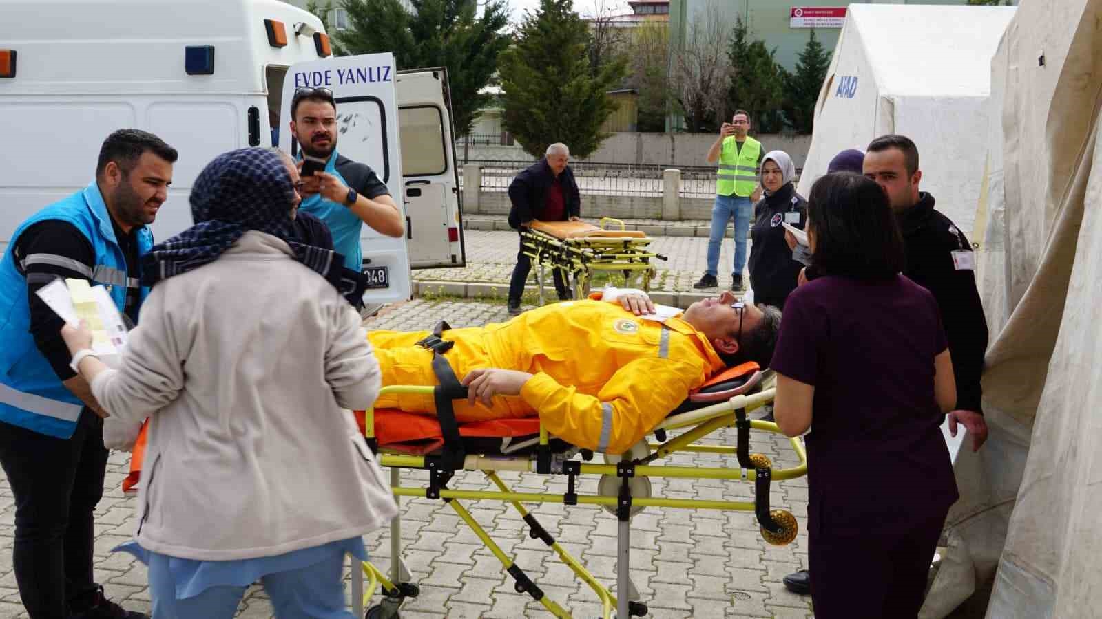 tatbikat icin canli canli tabuta girdi 3 4r19bhdL