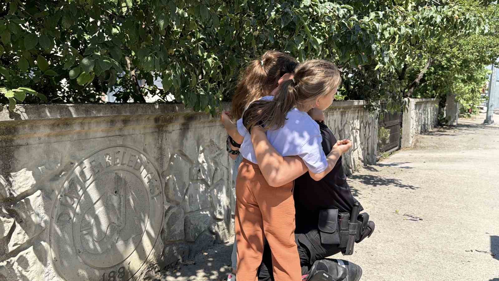 Tatbikatta korkan çocuklara polis şefkati 5 tatbikatta korkan cocuklara polis sefkati 1 VJYswFEv