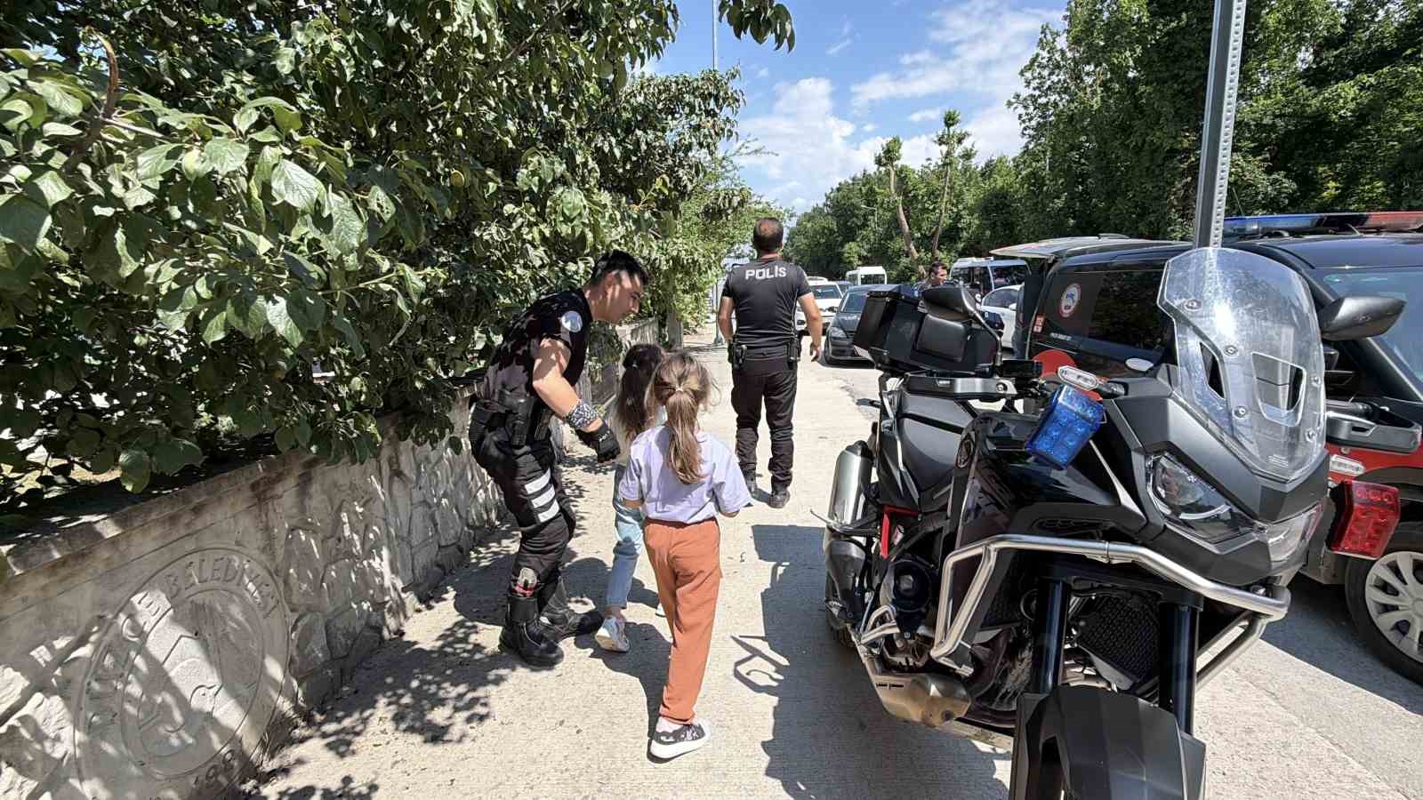 Tatbikatta korkan çocuklara polis şefkati 6 tatbikatta korkan cocuklara polis sefkati 2 bsiThCnO