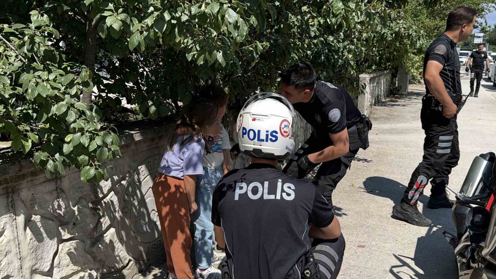Tatbikatta korkan çocuklara polis şefkati 7 tatbikatta korkan cocuklara polis sefkati 3 Ue1dHey6