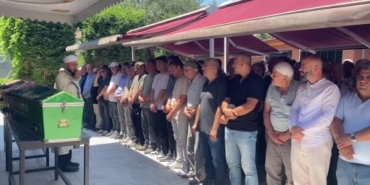 tatil-yolunda-can-veren-anne-ve-kizi-topraga-verildi-JTsDUakV.jpg