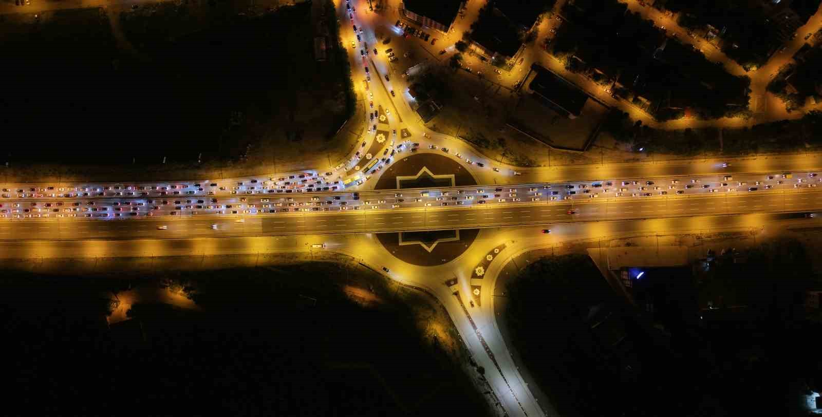 Tatilciler dönüş yoluna geçti, kilometrelerce kuyruk oluştu: 43 ilin bağlantı noktası görüntülendi 11 tatilciler donus yoluna gecti kilometrelerce kuyruk olustu 43 ilin baglanti noktasi goruntulendi 7 1CdZdHDB