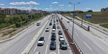 tatilciler-donus-yolunda-43-ilin-baglanti-noktasinda-trafik-yogunlugu-artti-MEhVBpXP.jpg