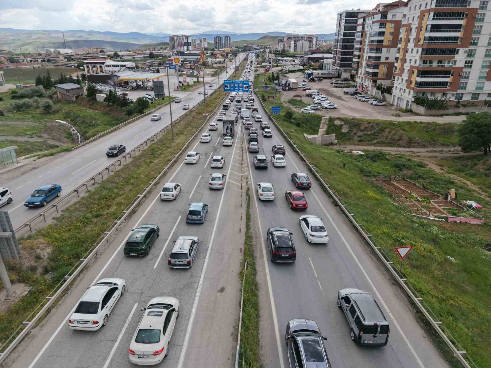 Tatilciler erken dönüşe geçti, 43 ilin bağlantı noktası kilitlendi: Son durum havadan görüntülendi 8 tatilciler erken donuse gecti 43 ilin baglanti noktasi kilitlendi son durum havadan goruntulendi 4 sLcVpXHB
