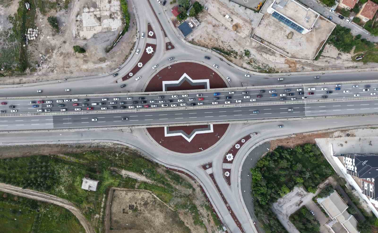 Tatilciler erken dönüşe geçti, 43 ilin bağlantı noktası kilitlendi: Son durum havadan görüntülendi 11 tatilciler erken donuse gecti 43 ilin baglanti noktasi kilitlendi son durum havadan goruntulendi 7 WvQ2bMgk