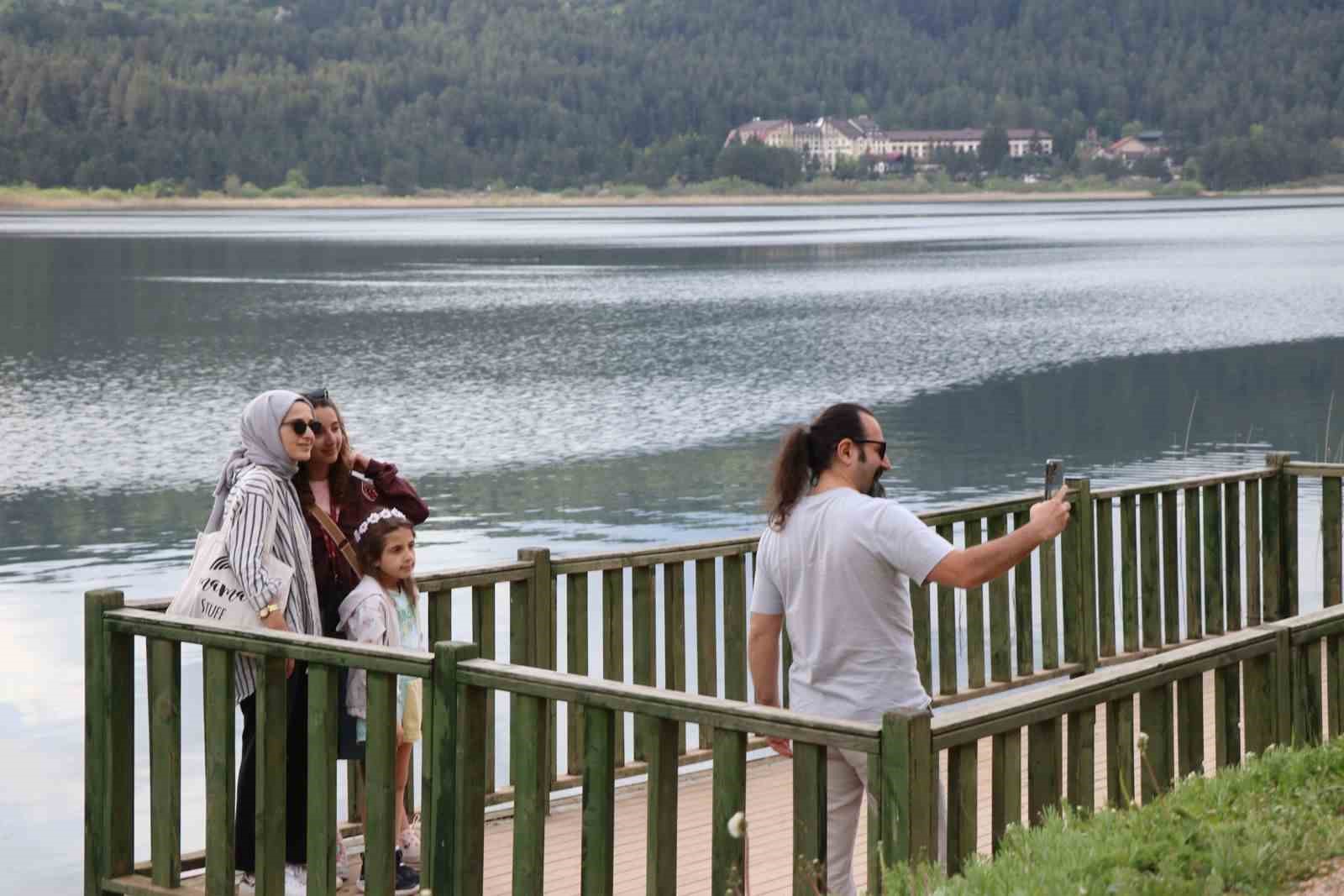 tatilciler guzel havanin tadini abantta cikardi 4 3n4lWFjZ