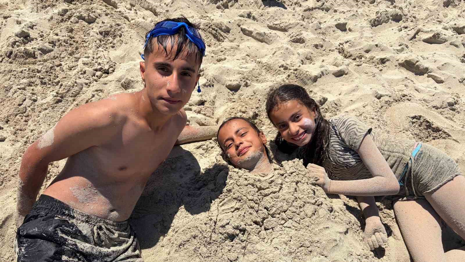 tatilciler hafta sonu cesmenin keyfini cikardi 6 JdLGZhAj