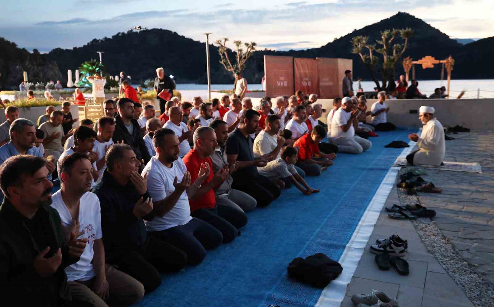 Tatilciler Milli Takıma destek için sahilde buluştu 4 tatilciler milli takima destek icin sahilde bulustu 0 Y3IV5Fil