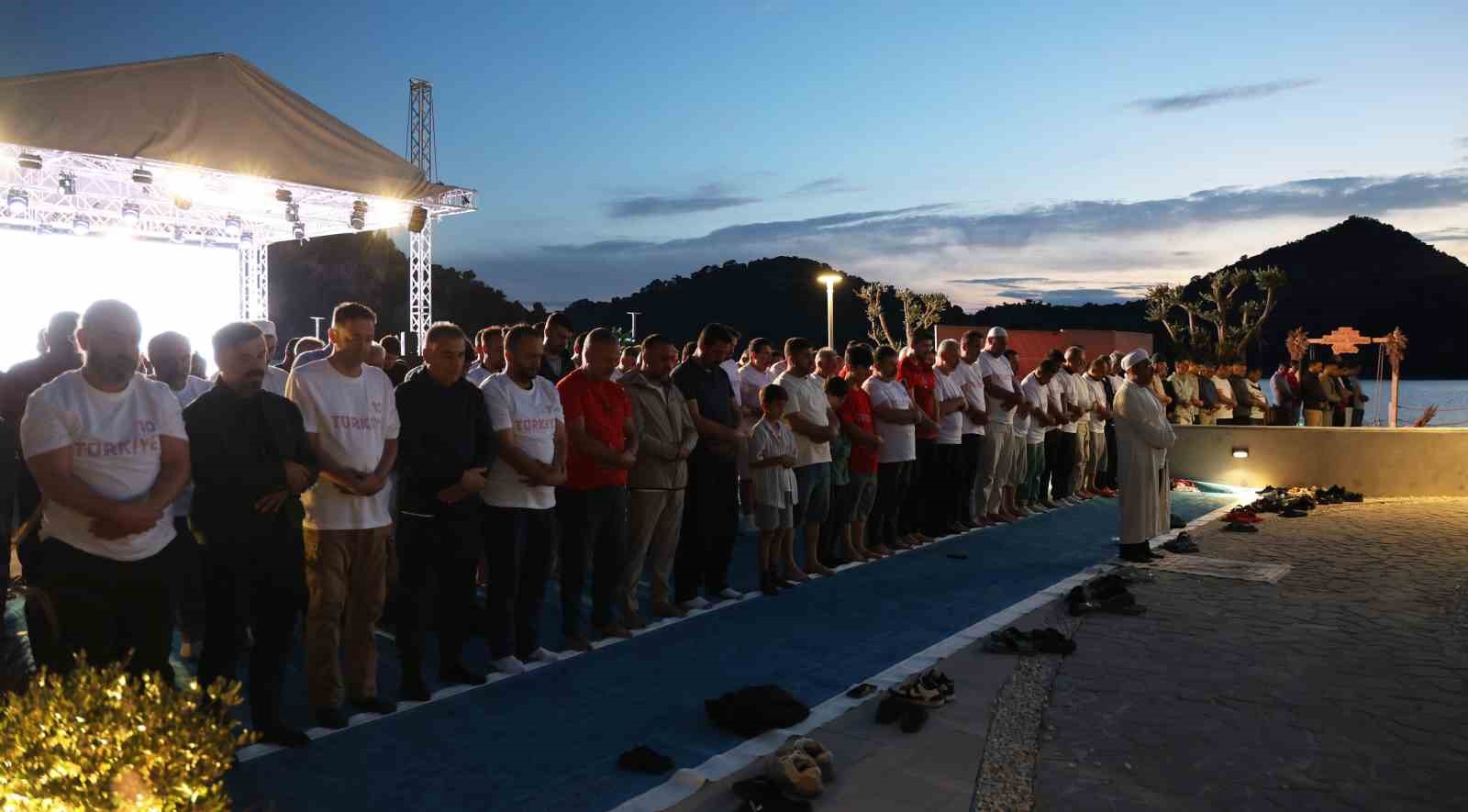 Tatilciler Milli Takıma destek için sahilde buluştu 5 tatilciler milli takima destek icin sahilde bulustu 1 r3MsOrzD