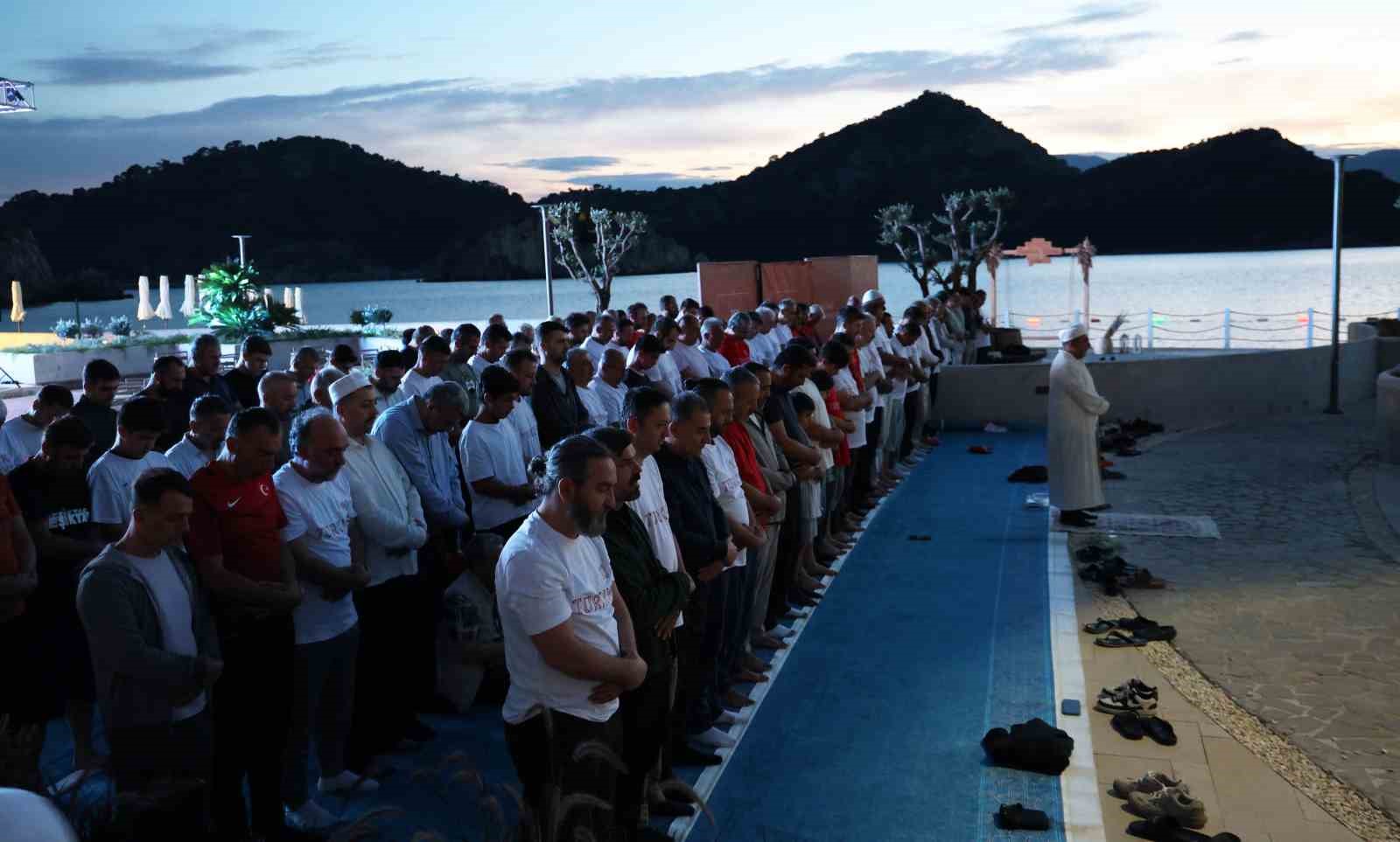Tatilciler Milli Takıma destek için sahilde buluştu 6 tatilciler milli takima destek icin sahilde bulustu 2 1yIvM4Ku