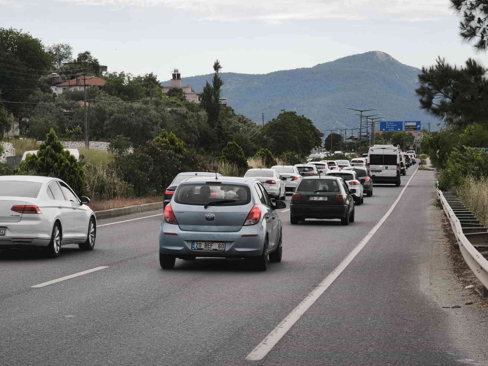 tatilciler muglaya akin etti arac kuyrugu 22 kilometreye ulasti 2 dPu2UeEO