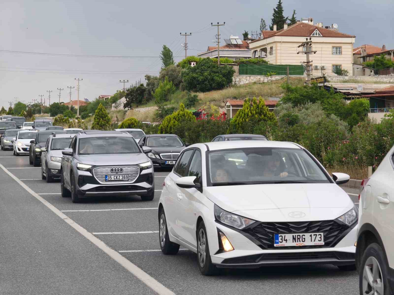 tatilciler muglaya akin etti arac kuyrugu 22 kilometreye ulasti 3
