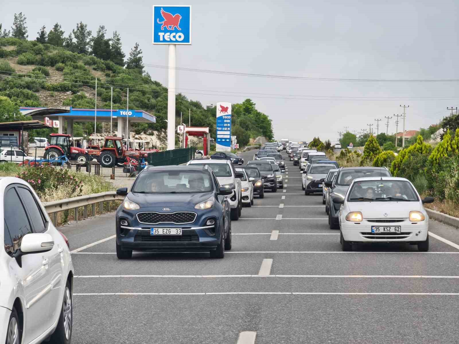 tatilciler muglaya akin etti arac kuyrugu 22 kilometreye ulasti 4
