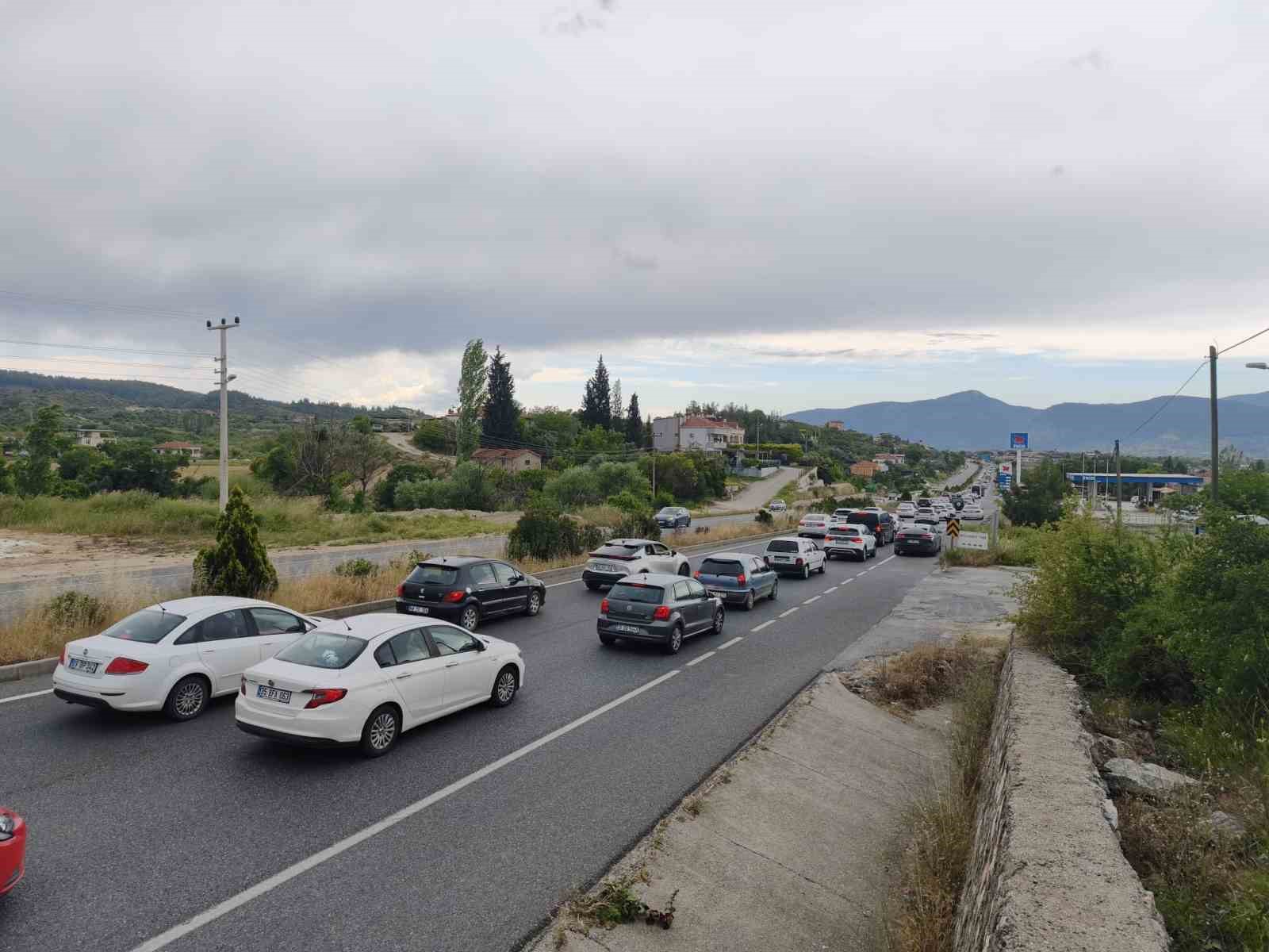 tatilciler muglaya akin etti arac kuyrugu 22 kilometreye ulasti 6 RrISg6Kz