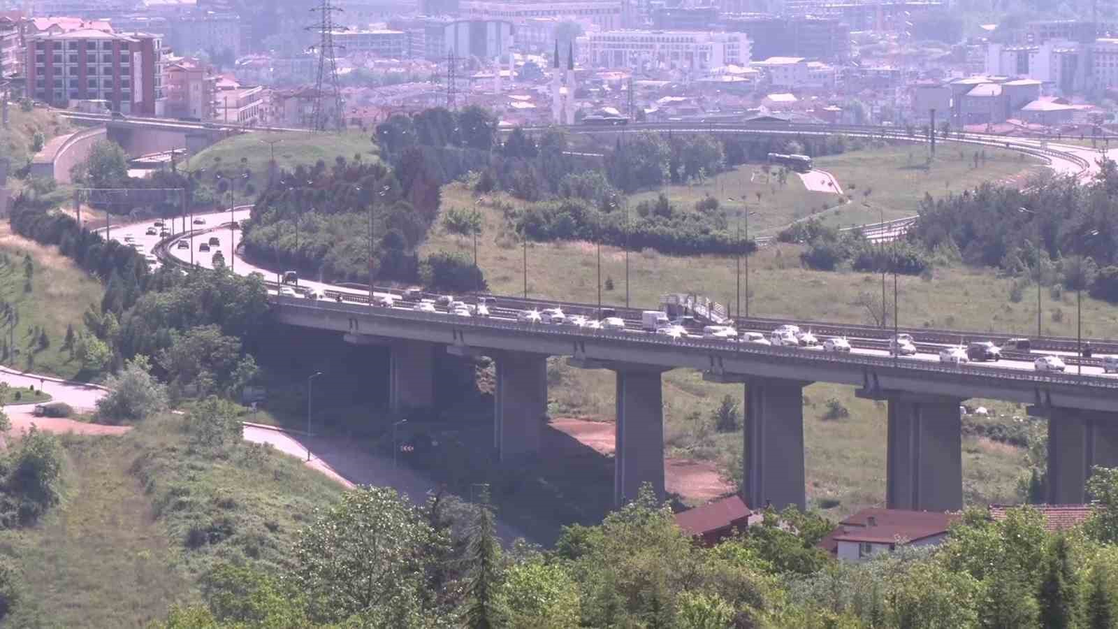 tatilcilerin donusu kocaeli gecisini hareketlendirdi 3 nLipTE1F
