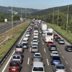 tatilcilerin-donusu-suruyor-bolu-gecisinde-uzun-arac-kuyruklari-US5xFq8b.jpg