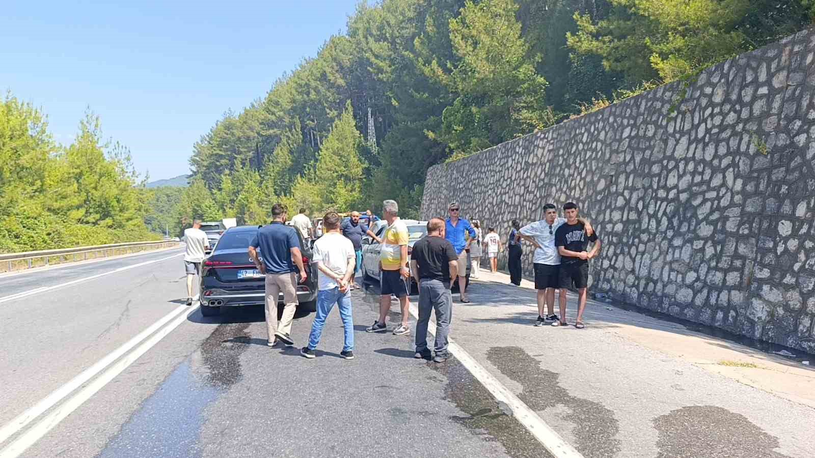Tatilden dönen ailenin otomobili alev alev yandı muhtemel faciadan dönüldü 5 tatilden donen ailenin otomobili alev alev yandi muhtemel faciadan donuldu 1 pBMC5L7r