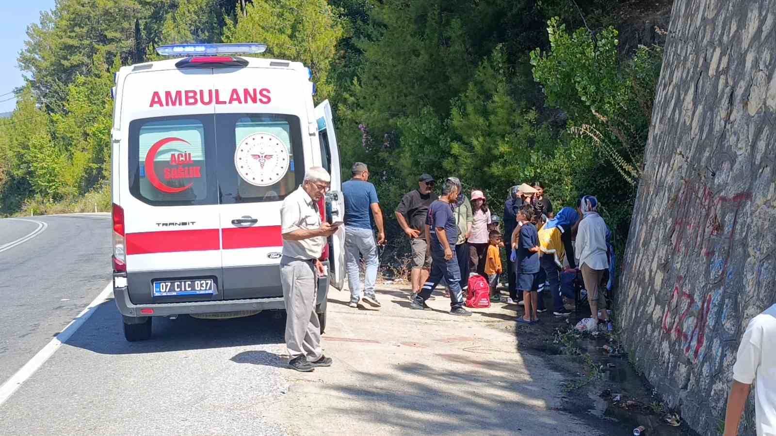 Tatilden dönen ailenin otomobili alev alev yandı muhtemel faciadan dönüldü 6 tatilden donen ailenin otomobili alev alev yandi muhtemel faciadan donuldu 2 u58chQSS