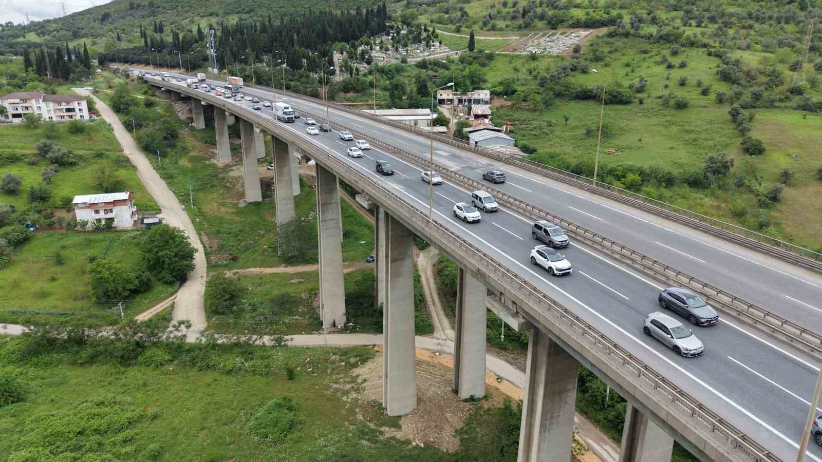 tatilin ikinci gununde temde trafik yogun akici ilerliyor 2 kiseiazr