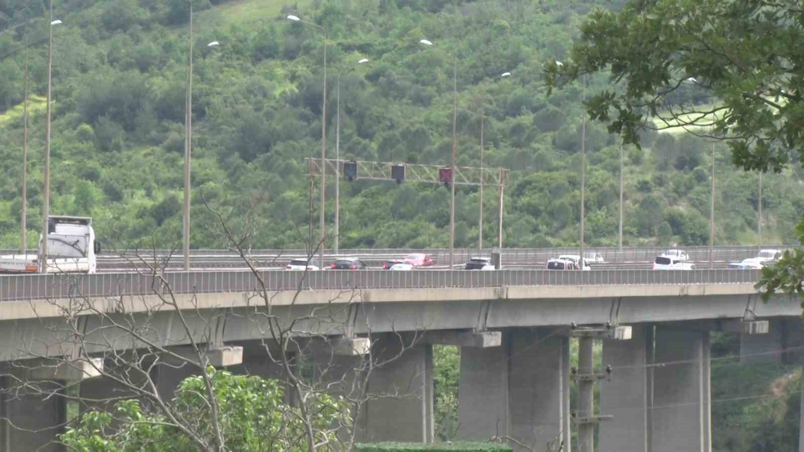 tatilin ikinci gununde temde trafik yogun akici ilerliyor 3 2SWzmzSB