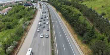 tatilin-ikinci-gununde-temde-trafik-yogun-akici-ilerliyor-gum6UqbC.jpg