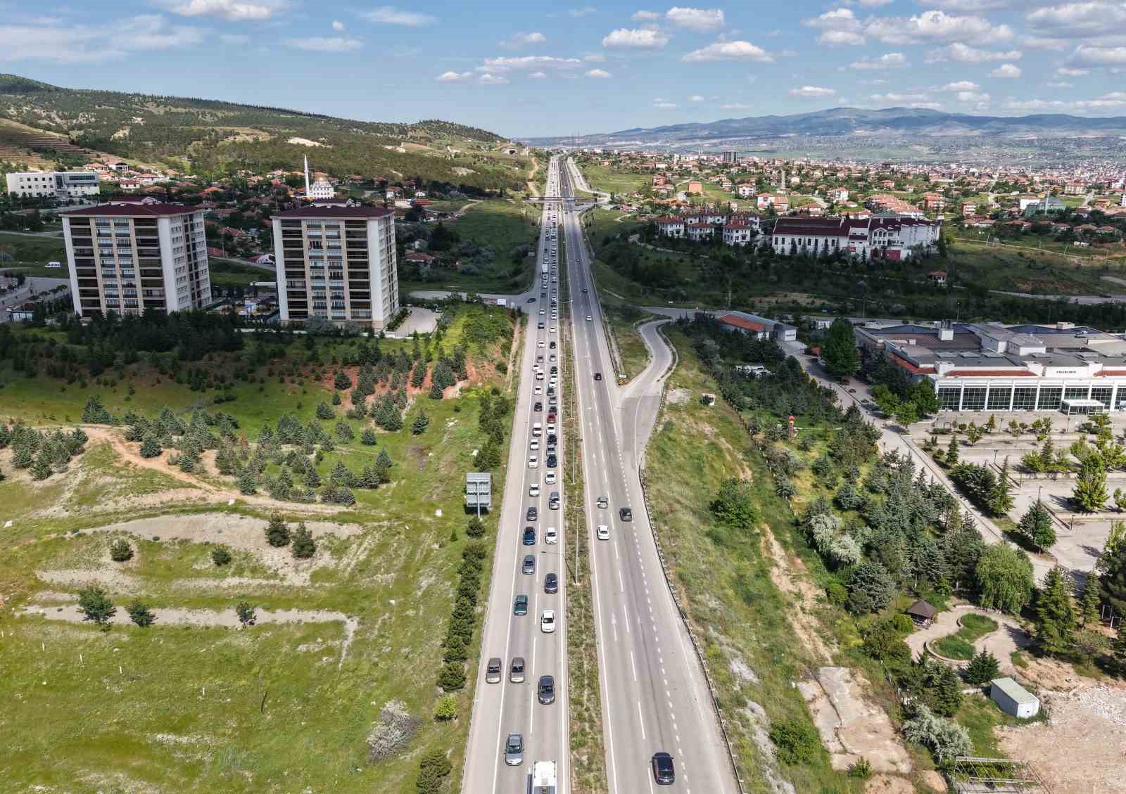tatilin son gununde donus yogunlugu artti 43 ilin baglanti noktasi havadan goruntulendi 8 aMdJkiYp