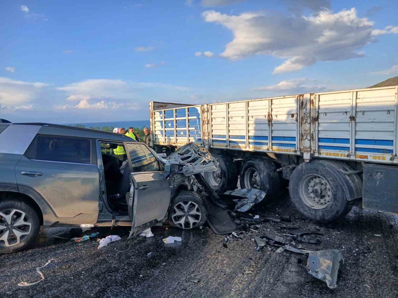 tatvan van karayolunda korkutan kaza 1i agir 6 yarali 0 beEH9FBb