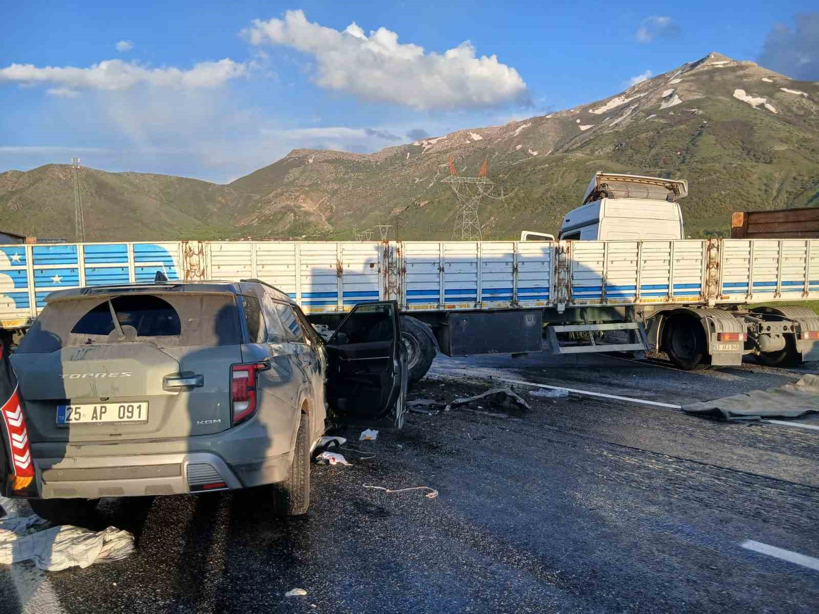 tatvan van karayolunda korkutan kaza 1i agir 6 yarali 1 rtdQ2paO
