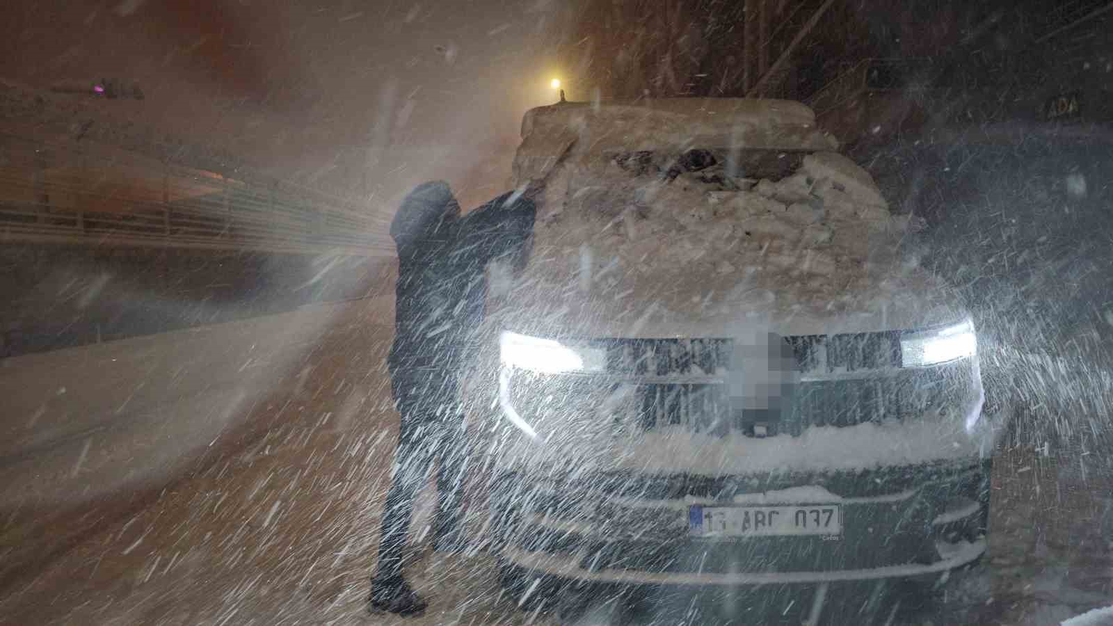 Tatvan’da kar yağışı hayatı olumsuz etkiledi: 40 köy ve 32 mezra yolu kapandı 5 tatvanda kar yagisi hayati olumsuz etkiledi 40 koy ve 32 mezra yolu kapandi 1 8Ey1rWfI
