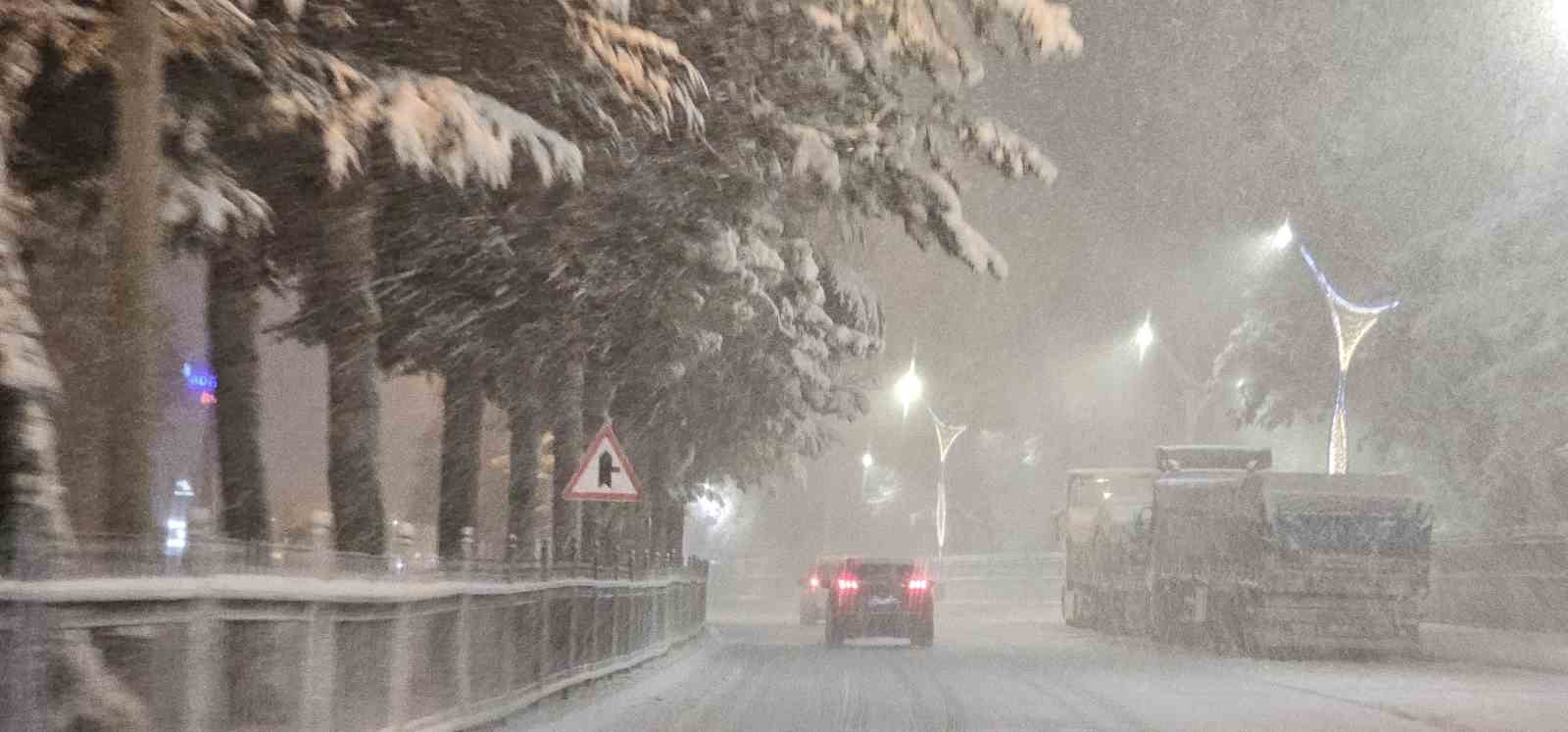 Tatvan’da kar yağışı hayatı olumsuz etkiledi: 40 köy ve 32 mezra yolu kapandı 11 tatvanda kar yagisi hayati olumsuz etkiledi 40 koy ve 32 mezra yolu kapandi 7 1HXOnO92