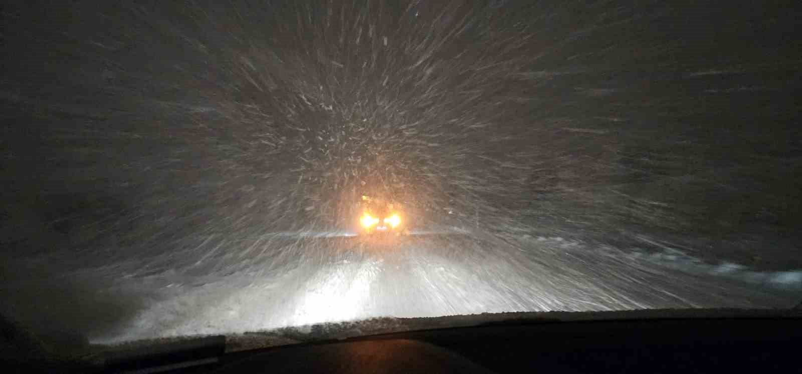 Tatvan’da kar yağışı hayatı olumsuz etkiledi: 40 köy ve 32 mezra yolu kapandı 12 tatvanda kar yagisi hayati olumsuz etkiledi 40 koy ve 32 mezra yolu kapandi 8 pr14P3dn