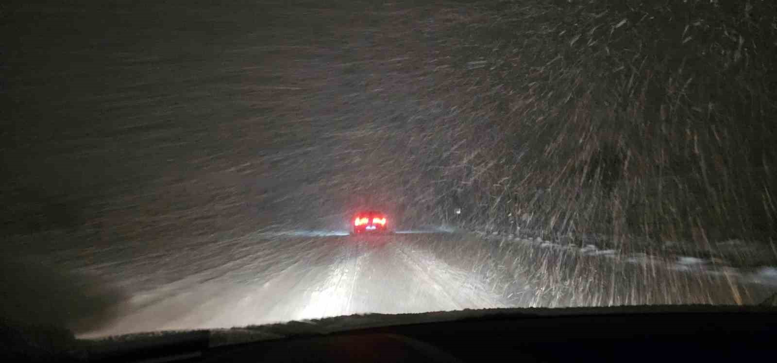Tatvan’da kar yağışı hayatı olumsuz etkiledi: 40 köy ve 32 mezra yolu kapandı 13 tatvanda kar yagisi hayati olumsuz etkiledi 40 koy ve 32 mezra yolu kapandi 9 OSSKpN4n