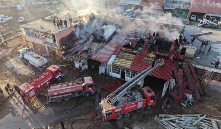 tatvanda-kereste-dukkaninda-yangin-8AmsqPi9.jpg