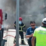 tatvanda-lastik-yangini-elektrik-hattina-sicradi-yol-trafige-kapatildi-65ja8jXA.jpg
