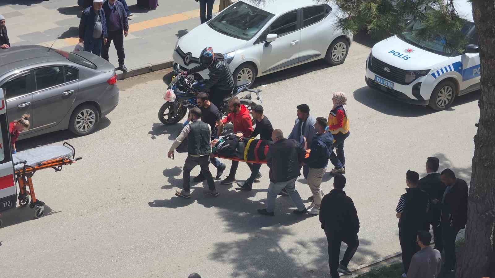 tatvanda motosiklet ile elektrikli bisiklet carpisti 2 yarali 4 vJnUlXyD