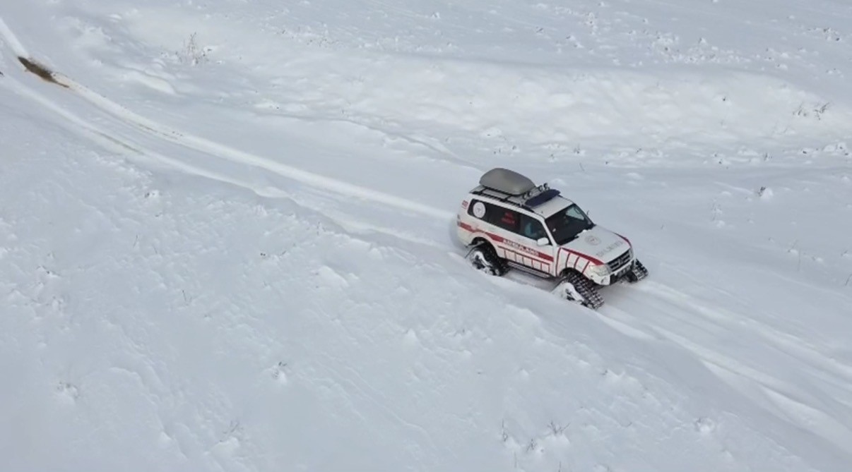 tatvanda rahatsizlanan hasta paletli ambulansla kurtarildi 0 Q1vaTHgJ