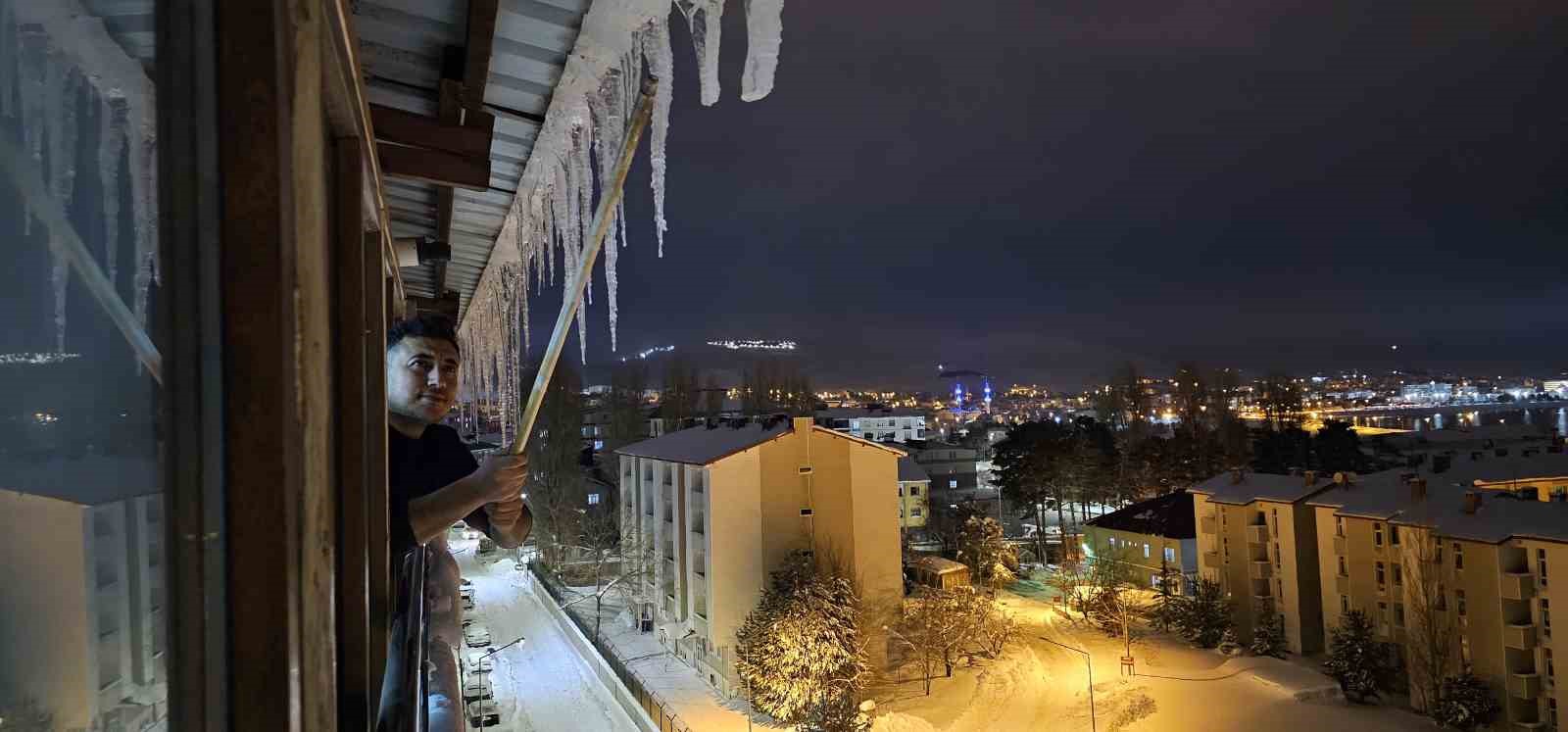 tatvanda sibirya soguklari etkili oluyor catilarda metrelerce buz sarkitlari olustu 3 Qdm6PJrL